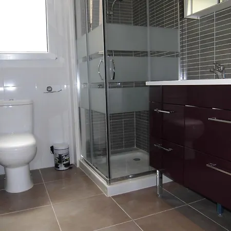 Alexandria Apartment *